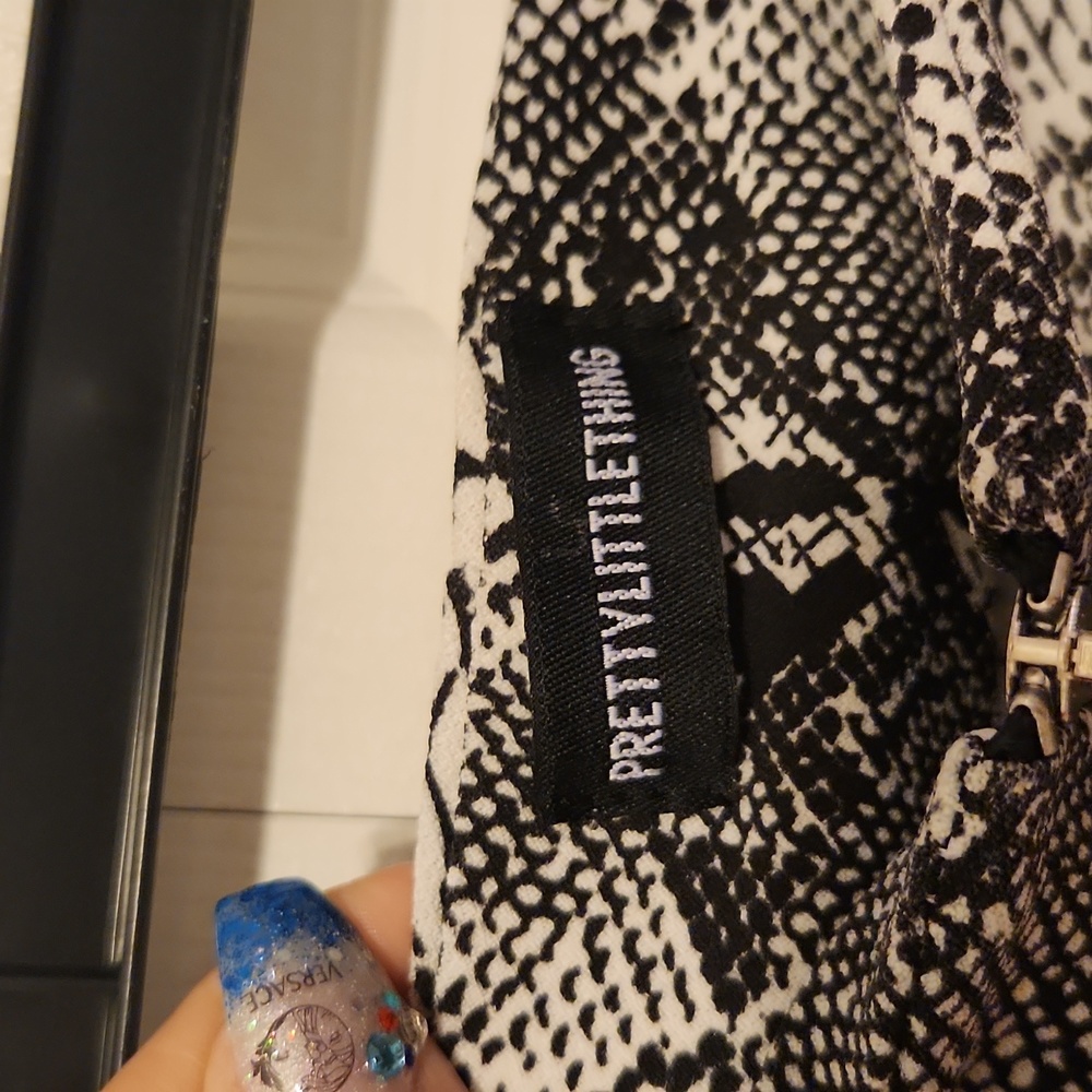 Pretty Little Thing python shorts - Picture 3 of 4